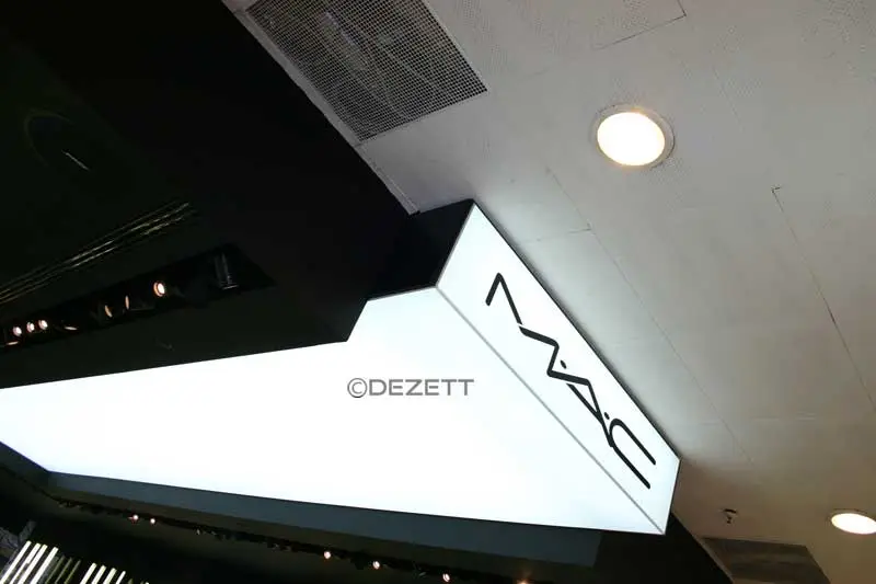 DEZETT Spanndecken & Lichtdecken - Ladenbau mit LED Lichtdecke für MAC Kudamm-Berlin - Gallery 12